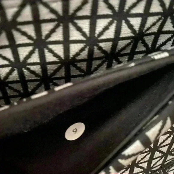 Lululemon Black & Gray Leggings - Picture 5 of 8